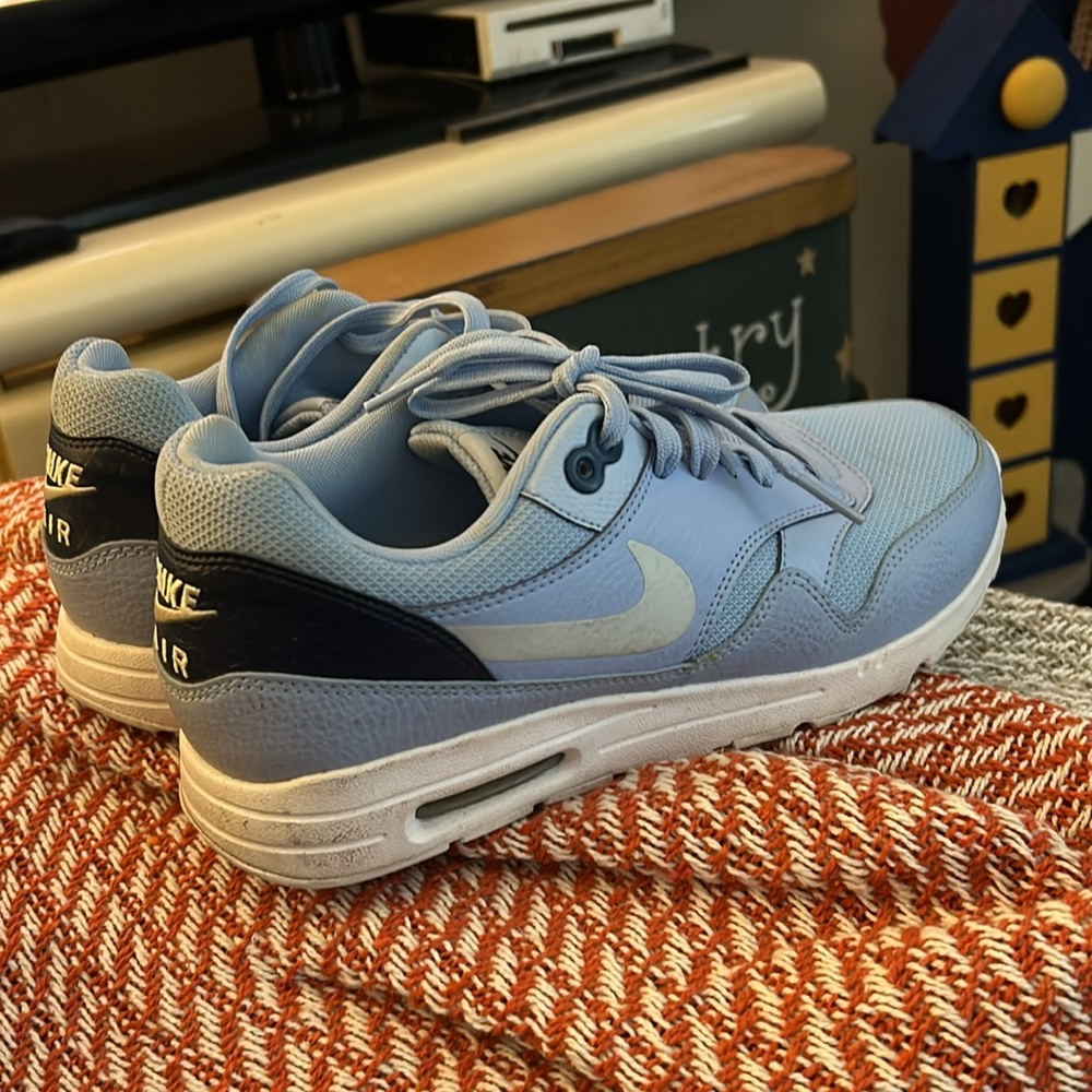 Nike air tennis shoes 👟